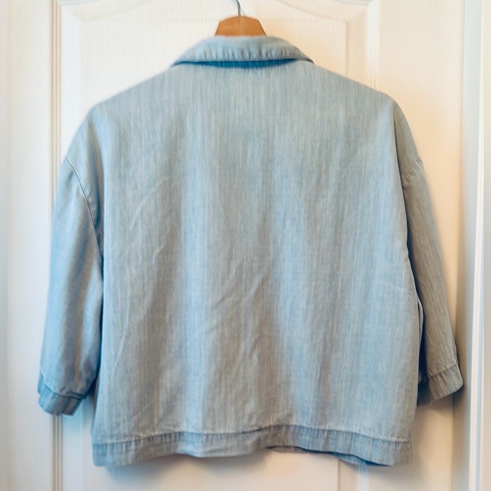 Mavi Berry Cropped Button Up Top - Picture 10 of 10